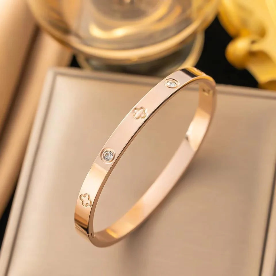 Shining Zircon Clover Bracelet