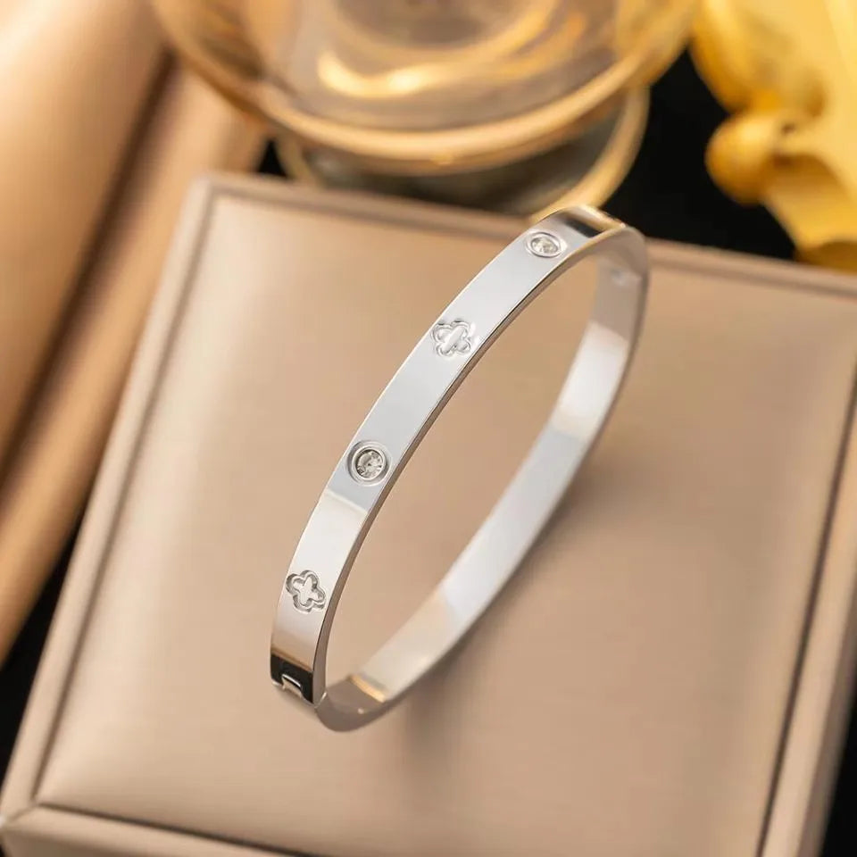Shining Zircon Clover Bracelet